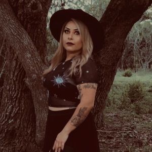 Meet your Posher, Crystal